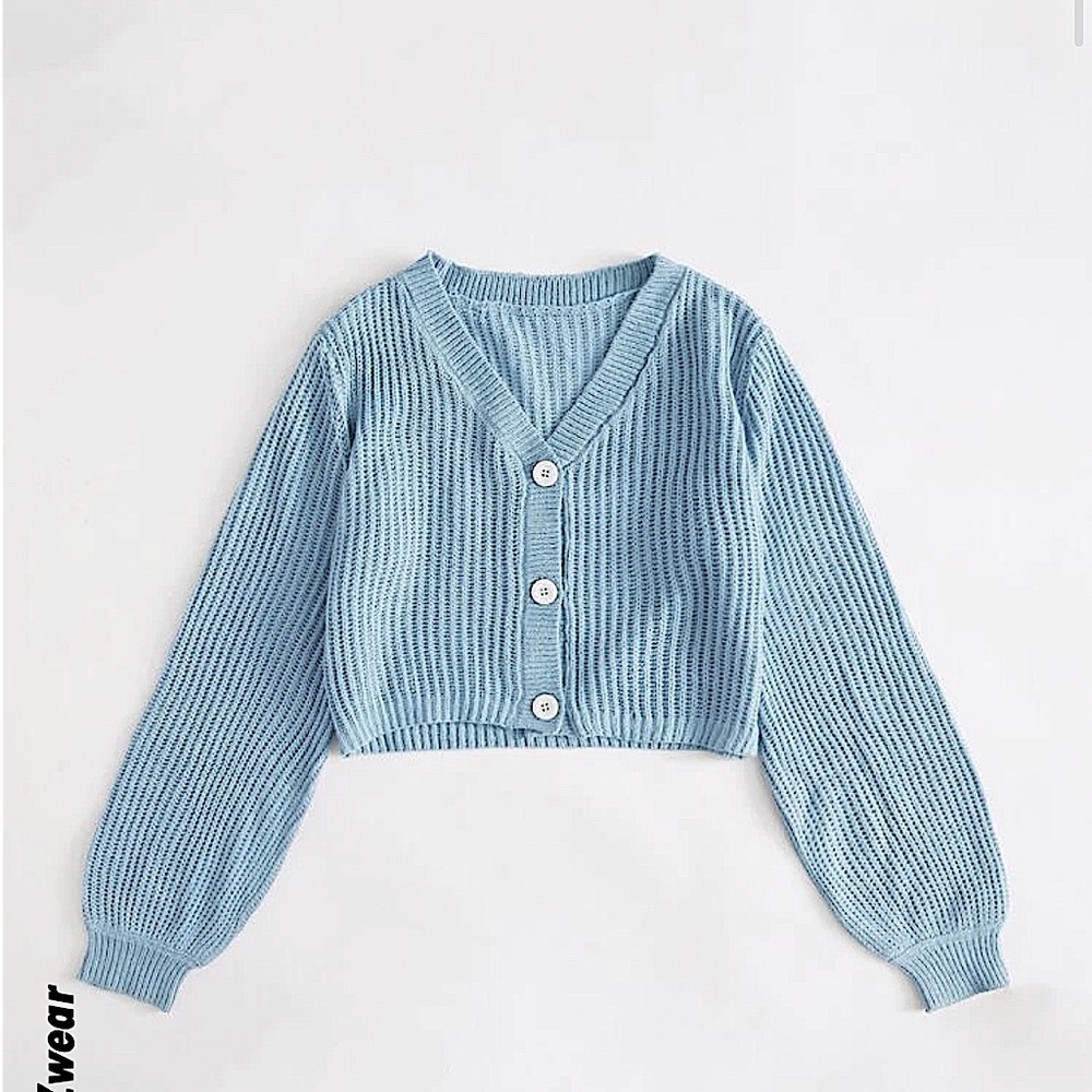 Sweater never worn because of wrong size, beautiful sweater with soft fabric